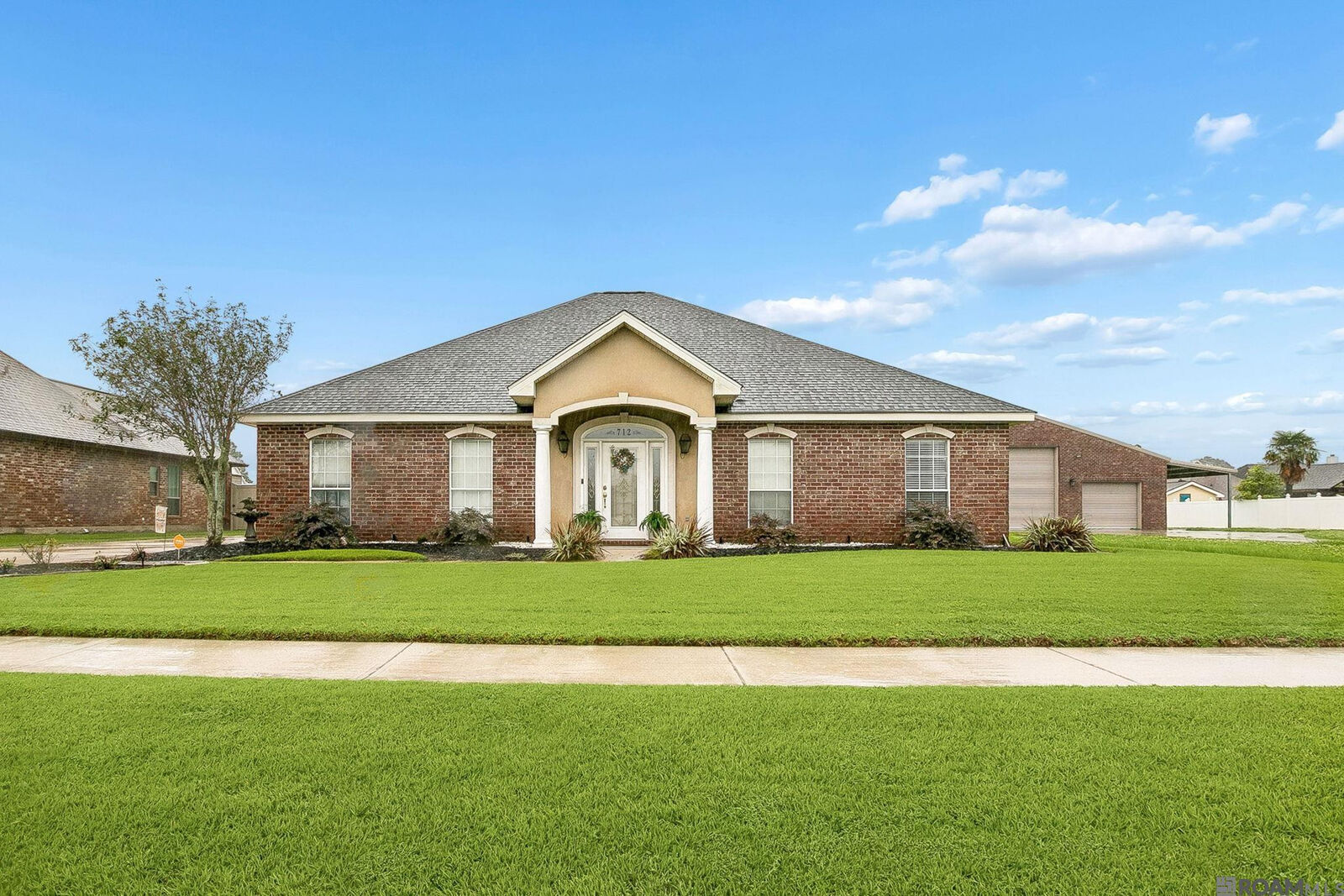 Property Photo: 712 N Pine St LA 70052