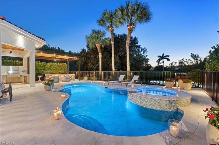 Property Photo:  2614 L Ermitage Ln  FL 34105 