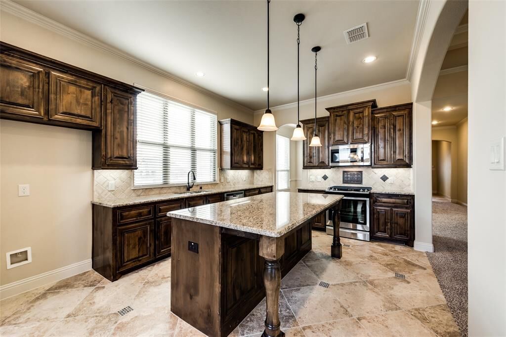 Property Photo: 600 England Street TX 75189