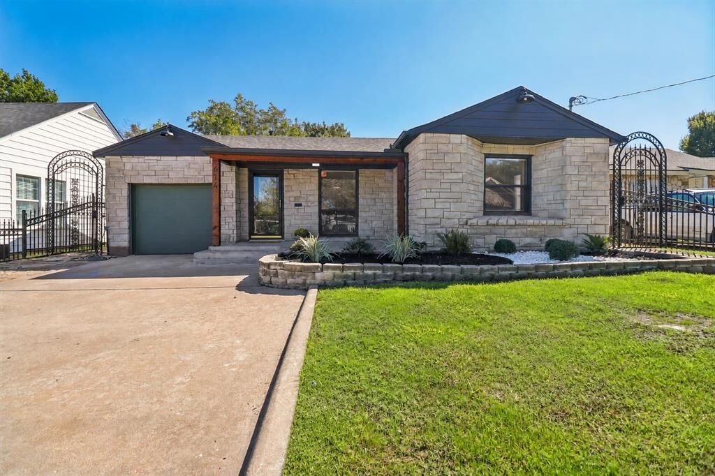 Property Photo:  614 Marshalldell Avenue  TX 75211 