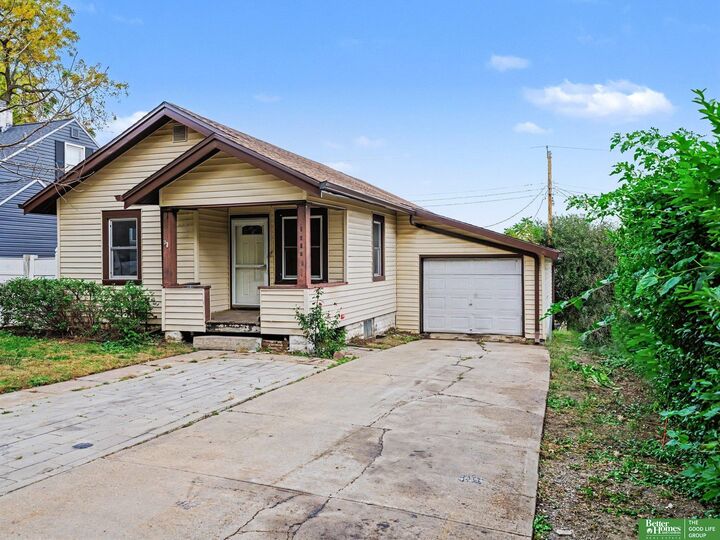 Property Photo: 1805 S 55th Street NE 68106