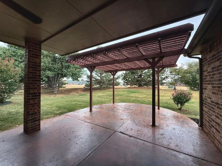 Property Photo: 2921 Longmeadow OK 73003