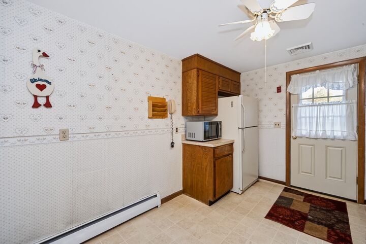 Property Photo:  18 Meadow Ln  MA 01462 