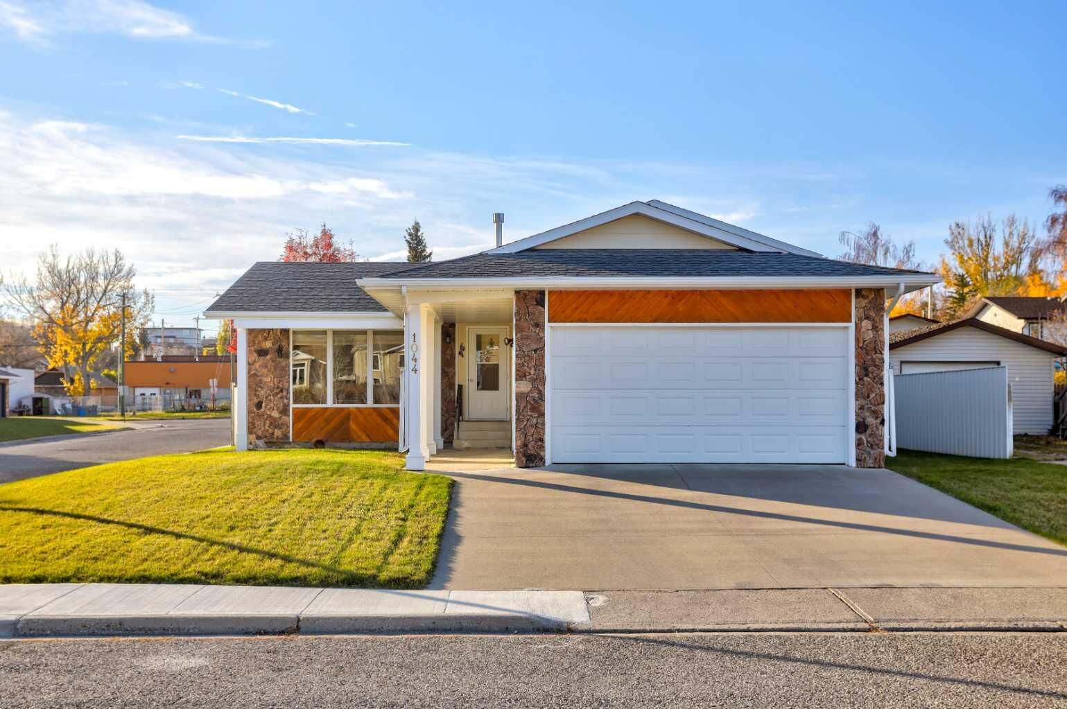 Property Photo: 1044 Rimmington Avenue AB T0K 1W0