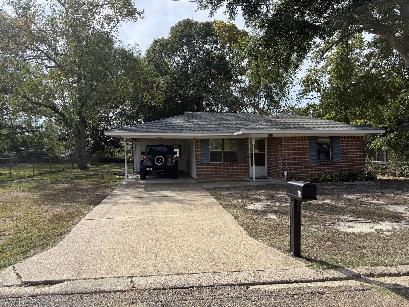 Property Photo: 1311 W Port St LA 70634