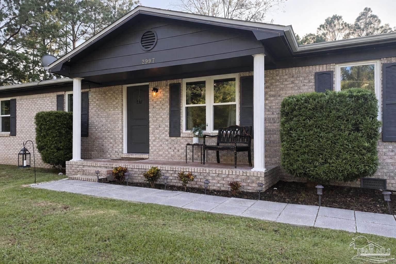 Property Photo: 2997 N 34th Ave FL 32583