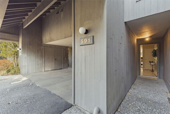 Property Photo: 13896 NE 66th Street #591 WA 98052