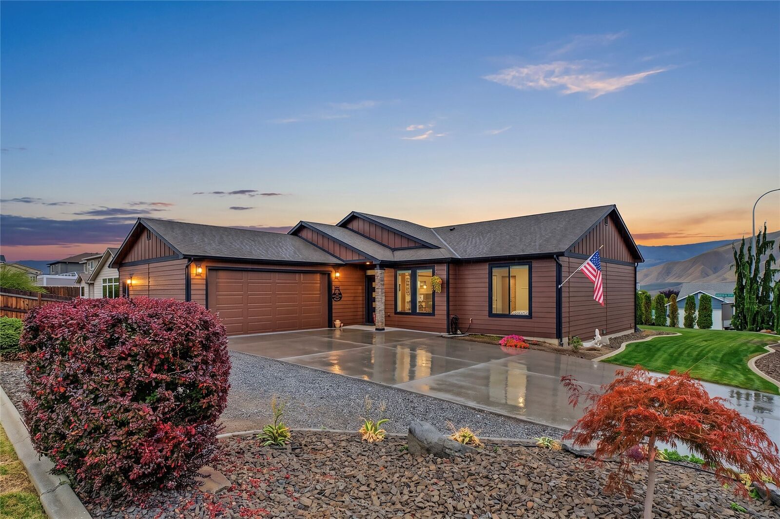 Property Photo:  425 S Jarvis Avenue  WA 98802 