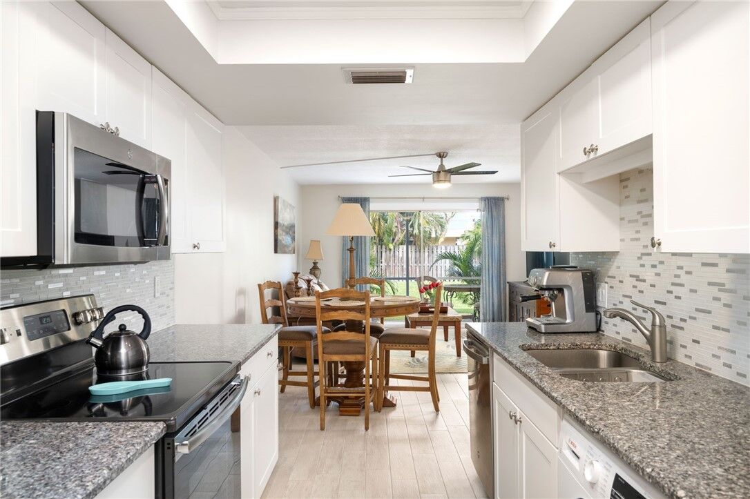 Property Photo: 1166 6th Avenue B5 FL 32960