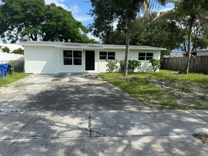 Property Photo: 1004 SW 22nd Avenue FL 33312