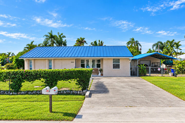 Property Photo:  4652 SE Edison Avenue  FL 34997 
