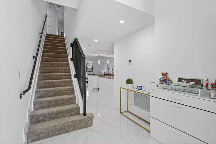 Property Photo:  4173 N Oak Place  FL 33314 