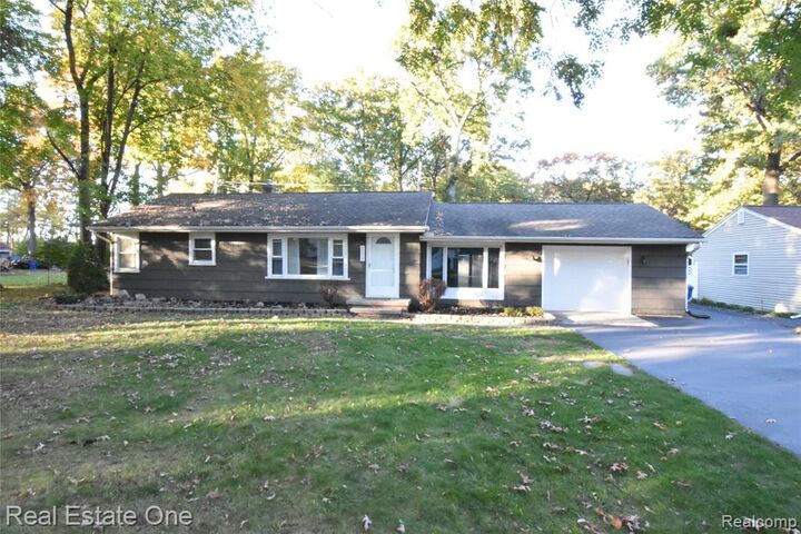 Property Photo:  5674 Brunswick Boulevard  MI 48327 