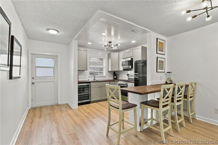 Property Photo: 2950 SE Ocean Boulevard 5-2 FL 34996