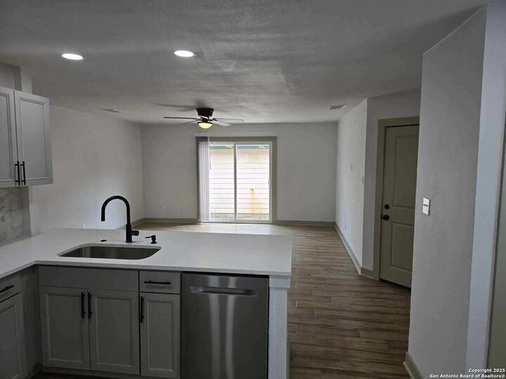 Property Photo: 7822 Winterstone TX 78254