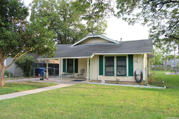 Property Photo: 224 Monticello Ct TX 78223
