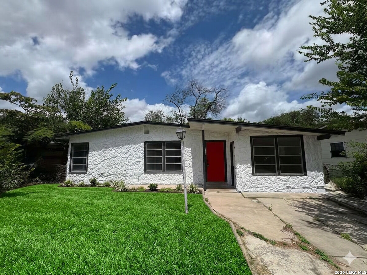 Property Photo: 1923 Valencia TX 78237