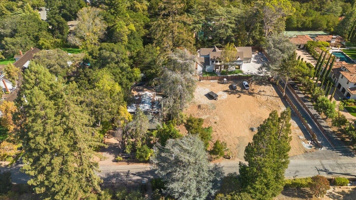 Property Photo:  15550 Glen Una Drive  CA 95030 