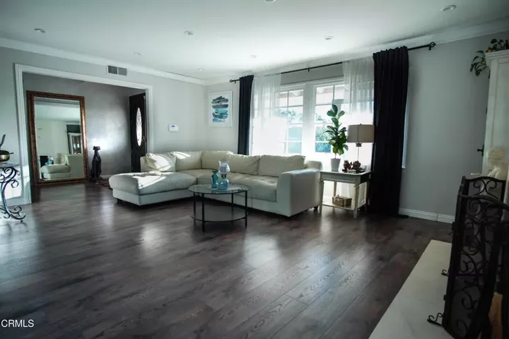 Property Photo:  949 Calle Ruiz  CA 91360 