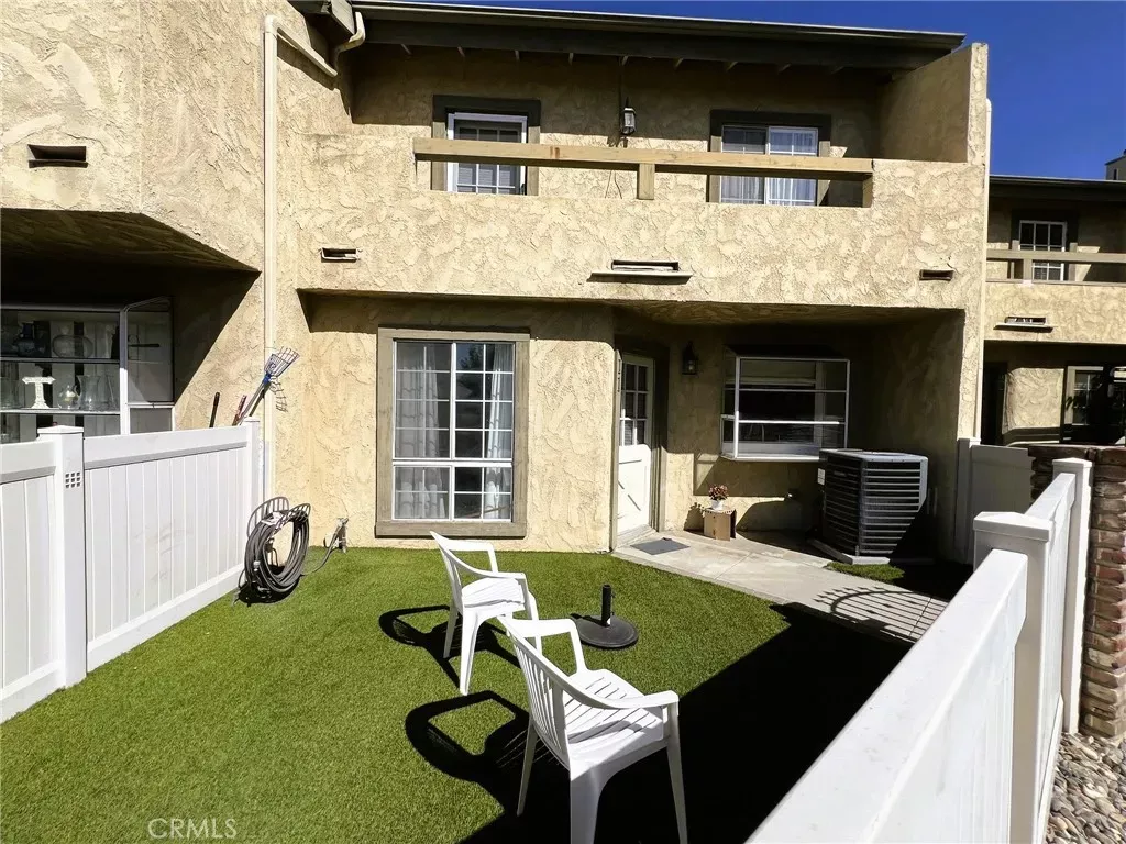Property Photo: 181 W La Verne Avenue 11 CA 91767