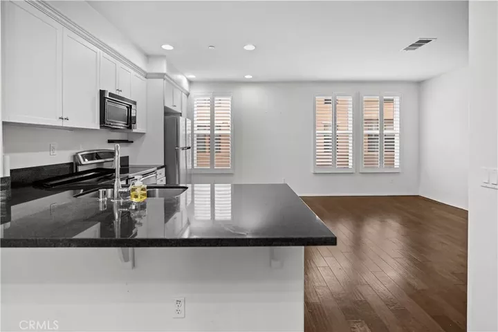 Property Photo: 68 S 5th E CA 91801