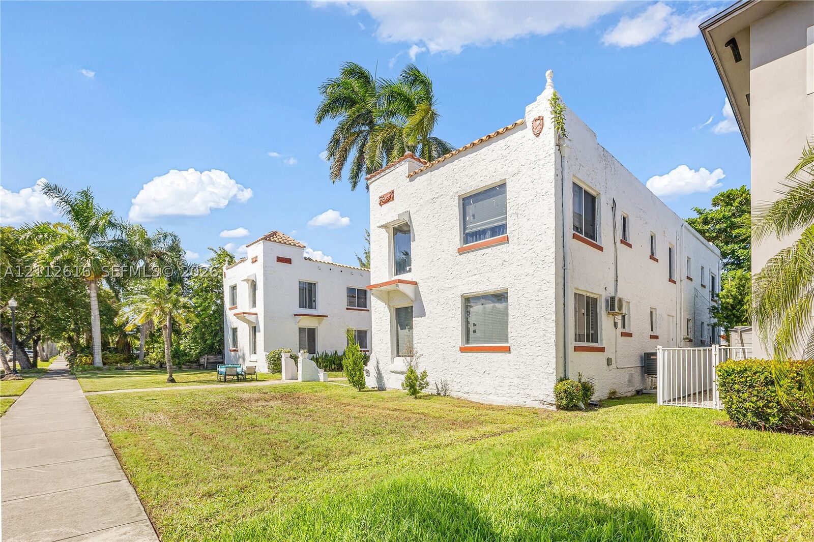 Property Photo:  817 Tyler St 9  FL 33019 