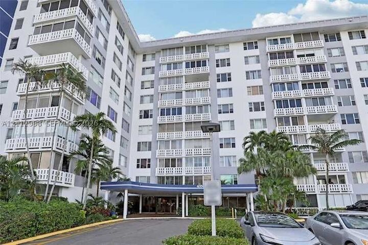 Property Photo:  4350 Hillcrest Dr 411  FL 33021 