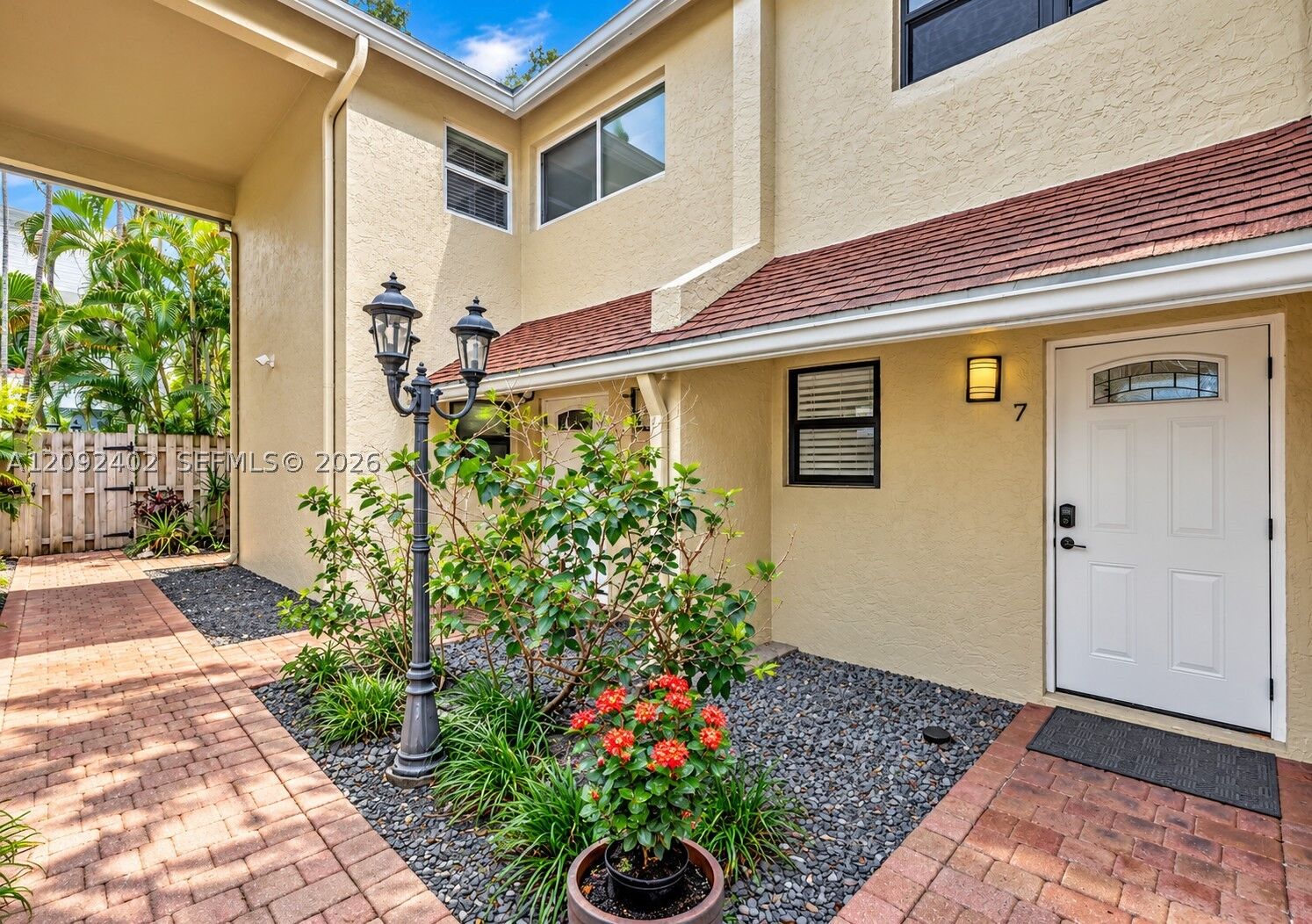 Property Photo: 499 SE 13th St 7E FL 33316