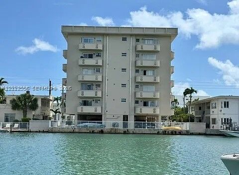 Property Photo:  8400 Byron Ave 4E  FL 33141 