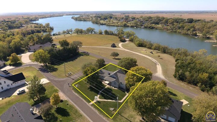 Property Photo:  92 Lakeshore Dr  KS 66861 