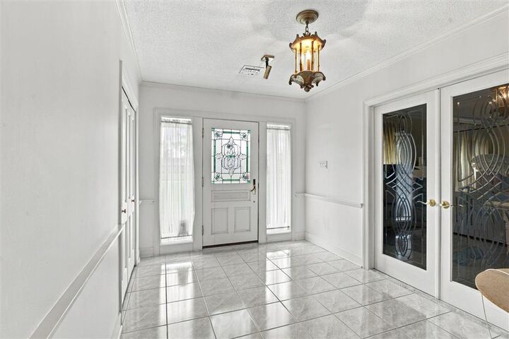 Property Photo:  900 Bayou Oaks Lane  LA 70605 