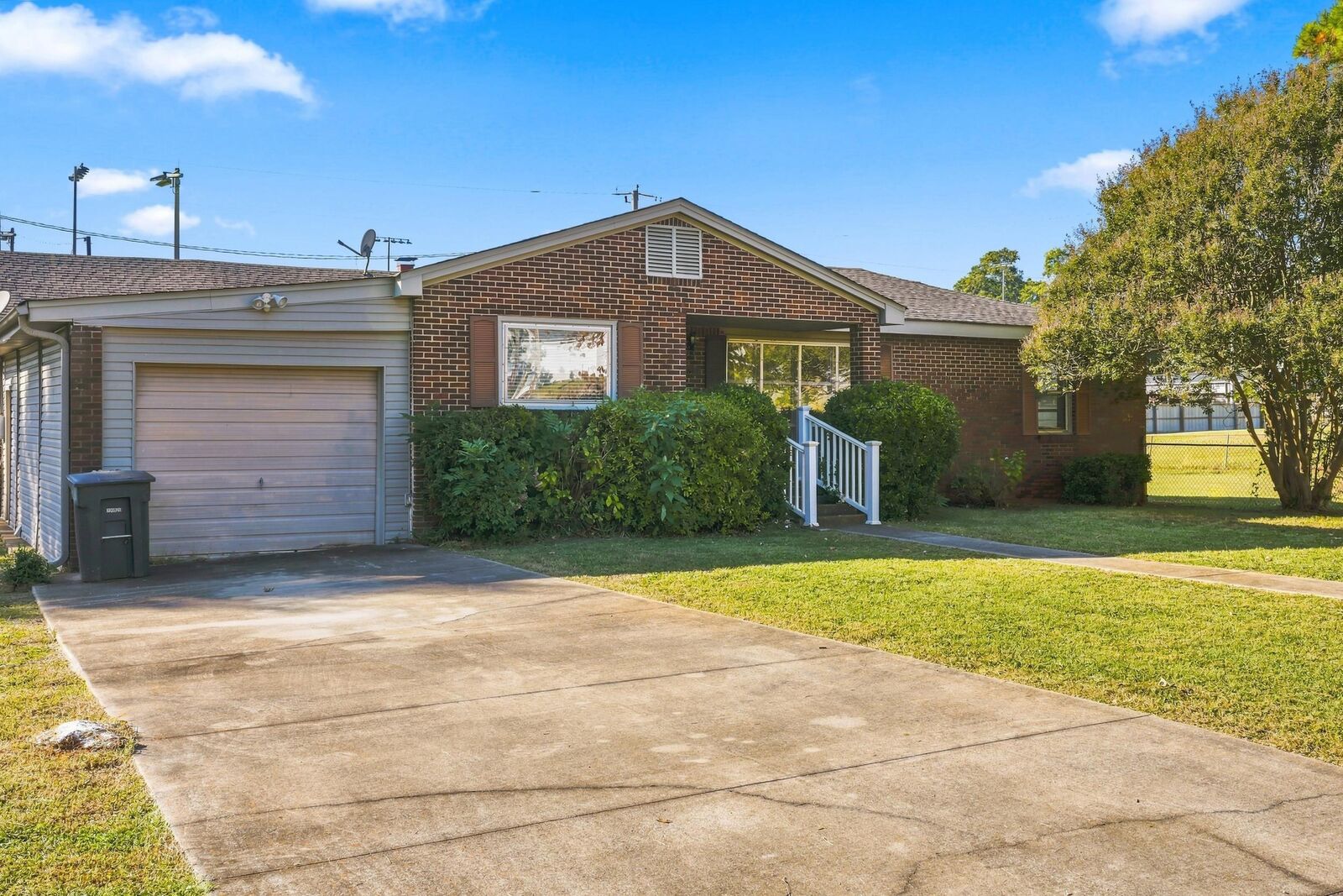 Property Photo:  613 Broad St  AL 35674 