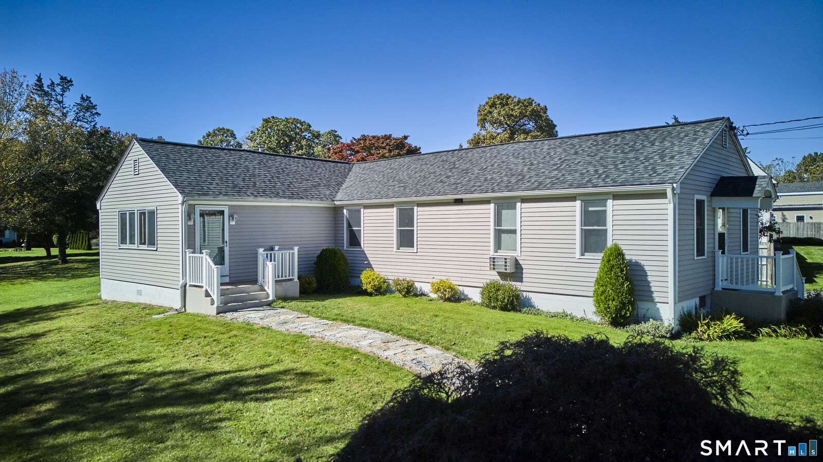Property Photo:  252 Boston Post Road  CT 06443 