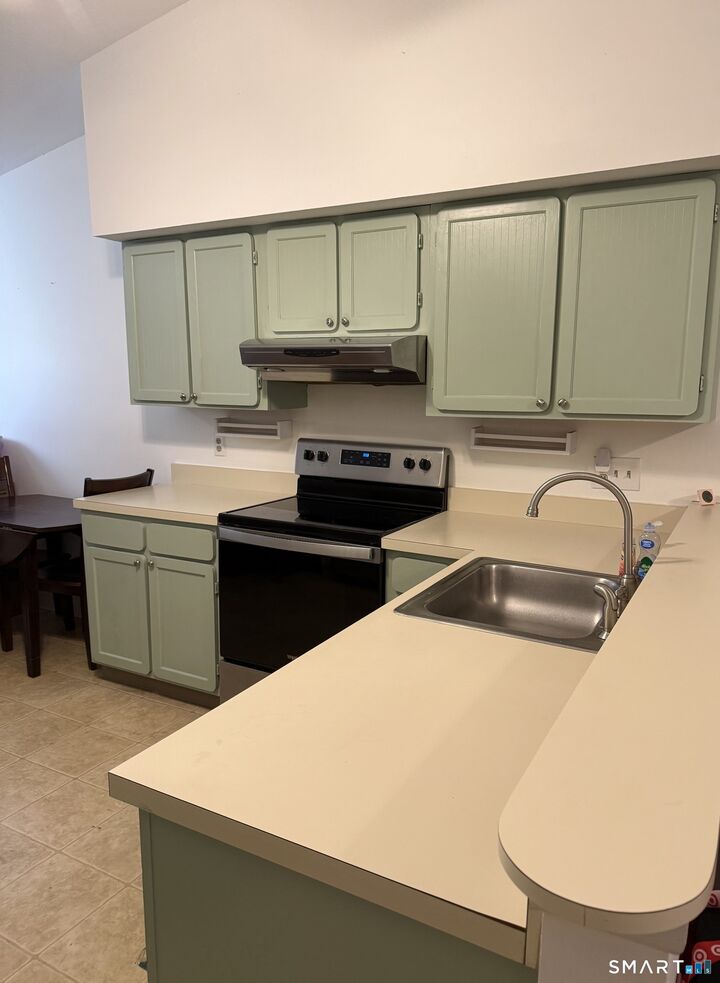 Property Photo:  330 Savin Avenue 40  CT 06516 