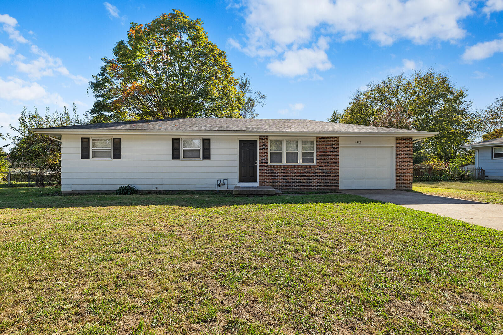 Property Photo:  1412 E Rosewood Street  MO 65738 