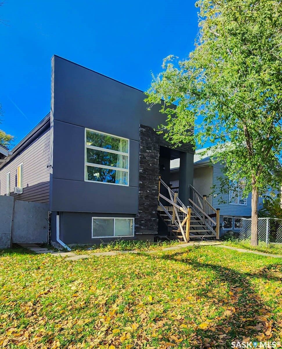 Property Photo: 1208 Princess Street SK S4T 3Y6