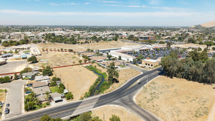 Property Photo: 363 Eastridge Circle CA 93257