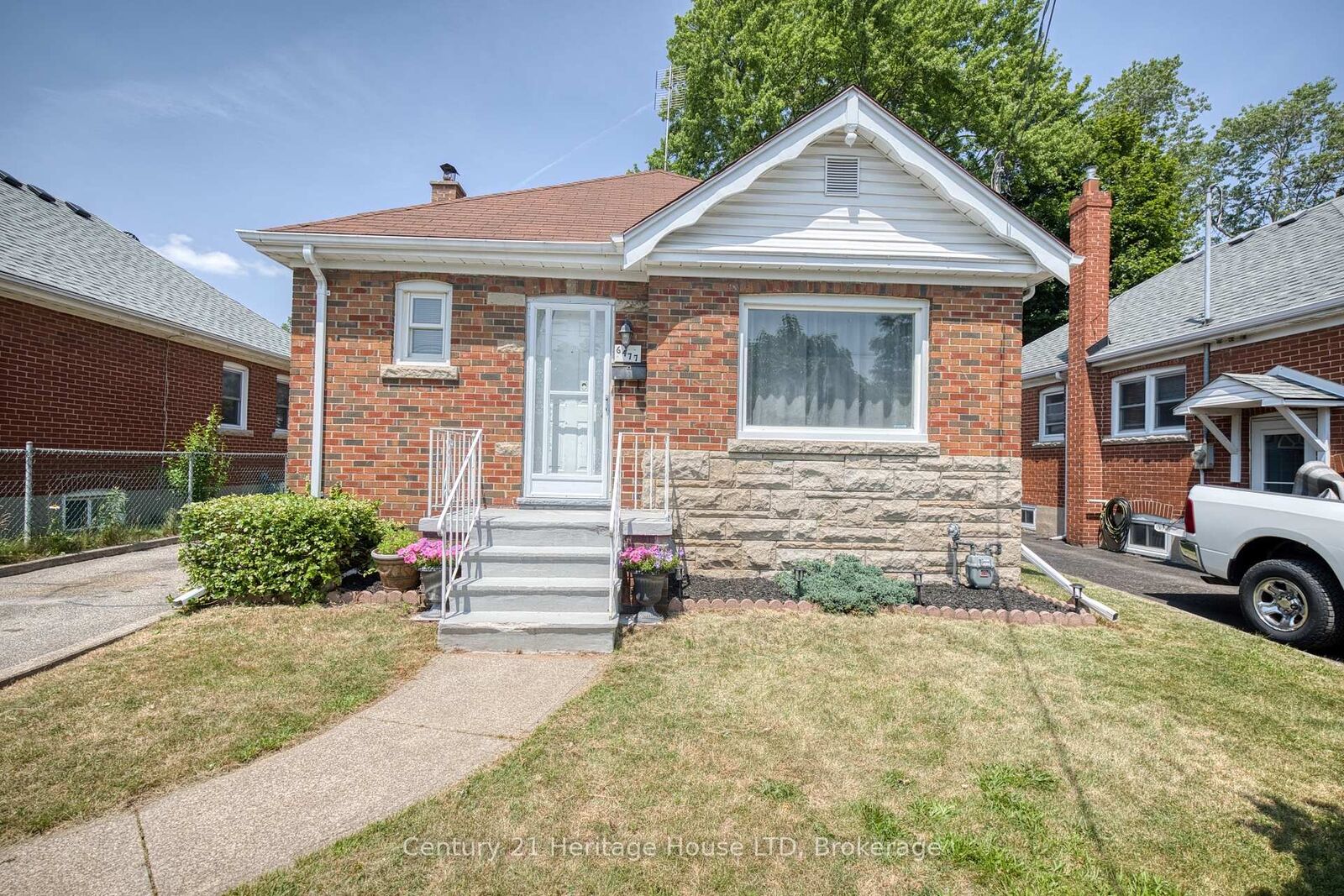Property Photo:  6477 Barker Street  ON L2G 1Y6 