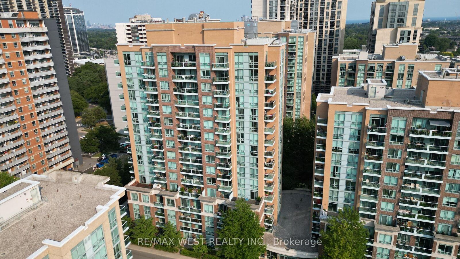 Property Photo:  15 Michael Power Place 604  ON M9A 5G4 
