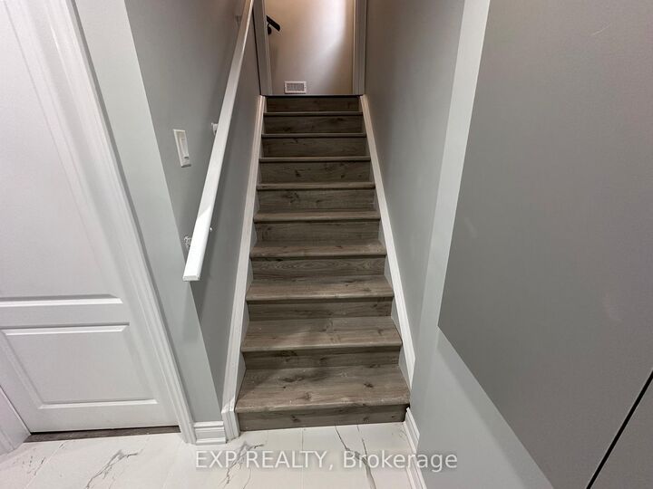 Property Photo:  31 Lorne Thomas Place  ON L9R 0T8 