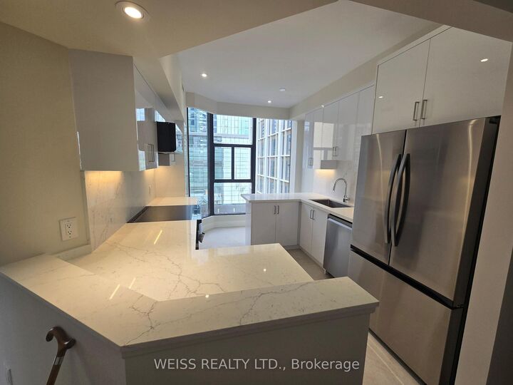 Property Photo:  1331 Bay Street SE 904  ON M5R 2C4 