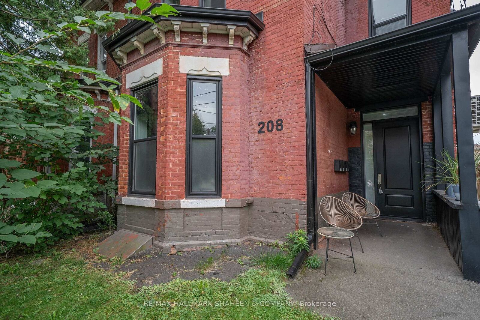 Property Photo:  208 Dovercourt Road Studio  ON M6J 3C8 