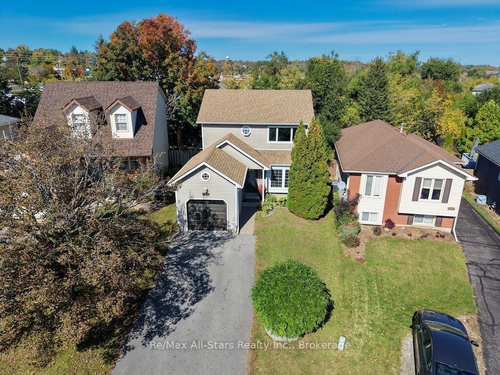 Property Photo: 1118 Huntington Circle ON K9K 2A8