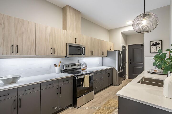 Property Photo: 1405 Stackhouse Avenue 107 ON N5X 0P2