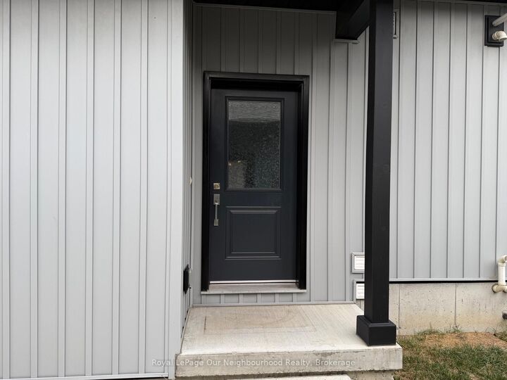 Property Photo:  66 Hastings Park Drive  ON K8P 0J2 