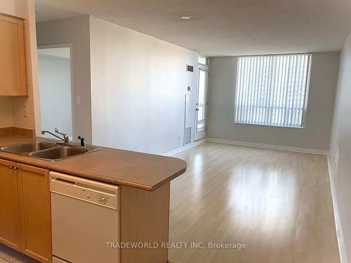 Property Photo:  28 Empress Avenue 1901  ON M2N 6Z7 