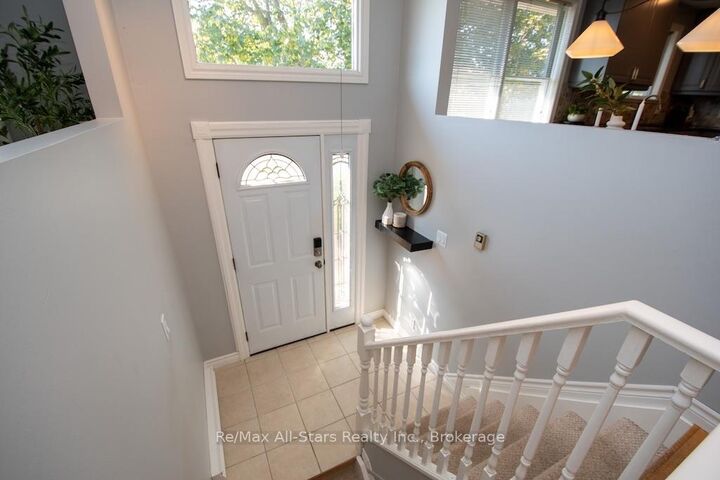 Property Photo:  4 Daniel Court  ON K9V 4Z9 