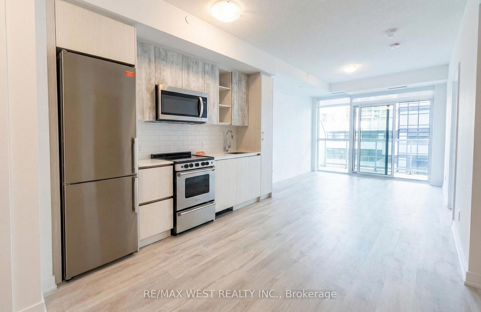 Property Photo: 251 Maintoba Street 918 ON M8Y 0C7