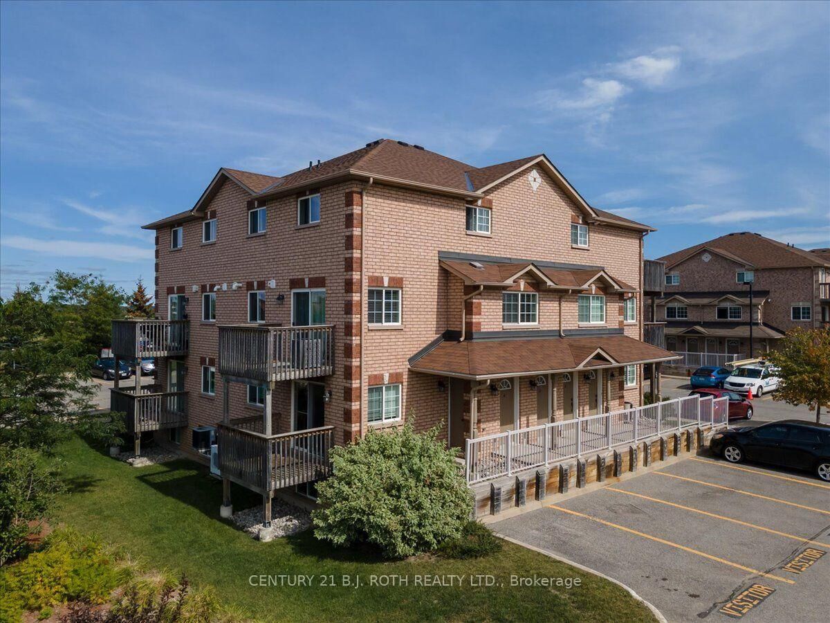 Property Photo: 93 Goodwin Drive 5 ON L4N 6K6
