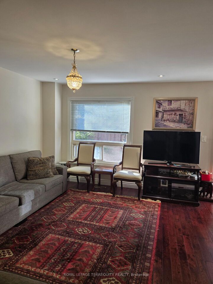 Property Photo:  4635 Regents Terrace 34  ON L5R 1X4 